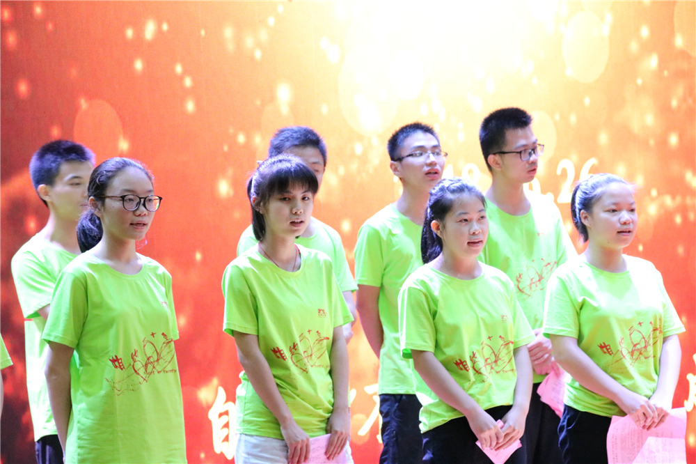 最美的祝福,特别的典礼 ——钦州二中为参加高校自主招生的学子补办毕业典礼