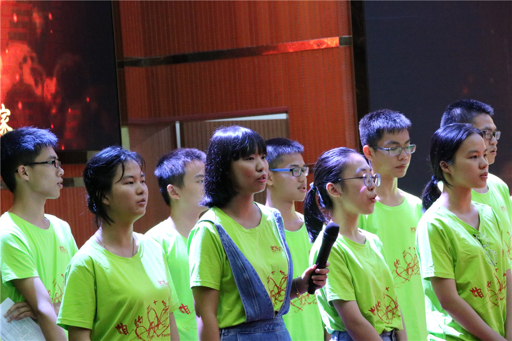 最美的祝福,特别的典礼 ——钦州二中为参加高校自主招生的学子补办毕业典礼