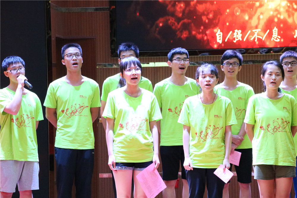 最美的祝福,特别的典礼 ——钦州二中为参加高校自主招生的学子补办毕业典礼