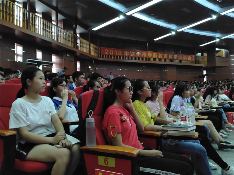 迈进高三,放飞梦想——钦州二中举行学期总结会暨迈进高三动员会