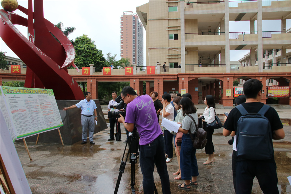 ůģԲ--------Уɼͻʮý߲ɷ