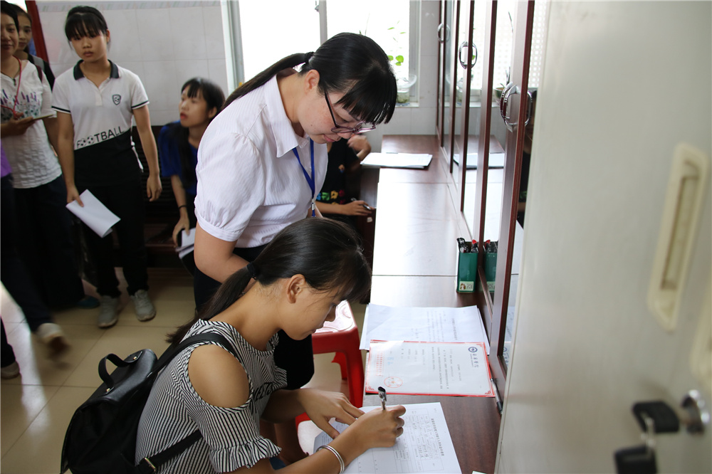 ůģԲ--------Уɼͻʮý߲ɷ