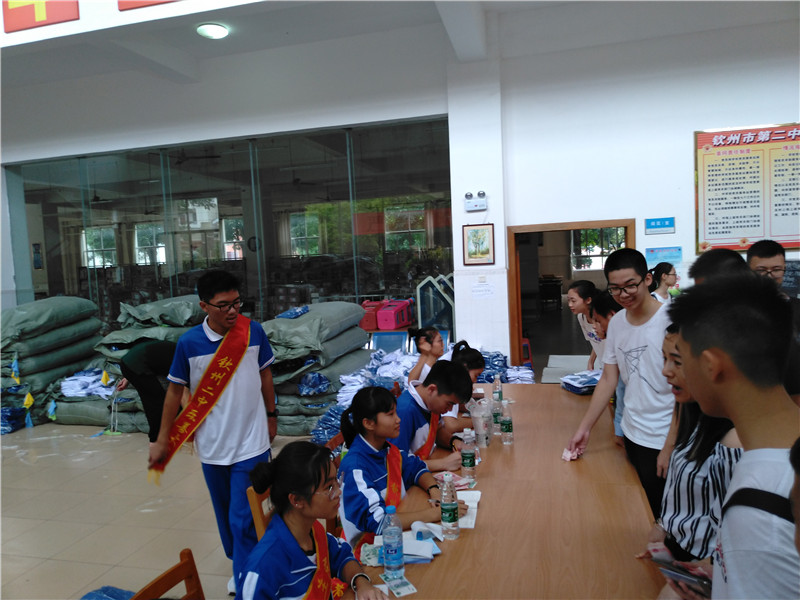 扬帆起航,筑梦青春 ——热烈欢迎我校2018级高一新生到校报名注册