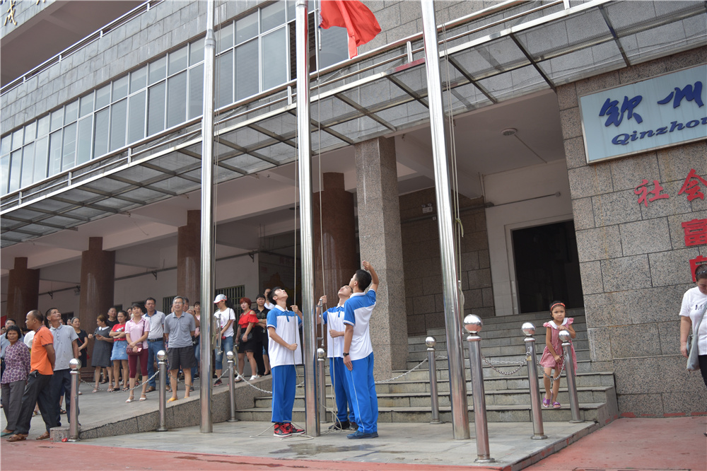 军训历练展成果,中学生活新起点