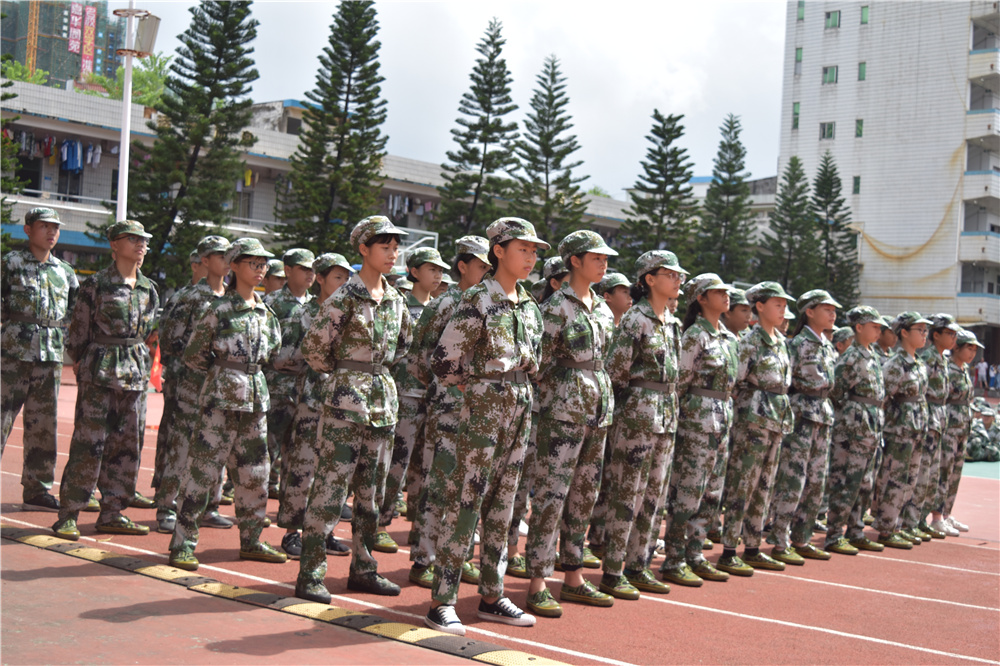 军训历练展成果,中学生活新起点