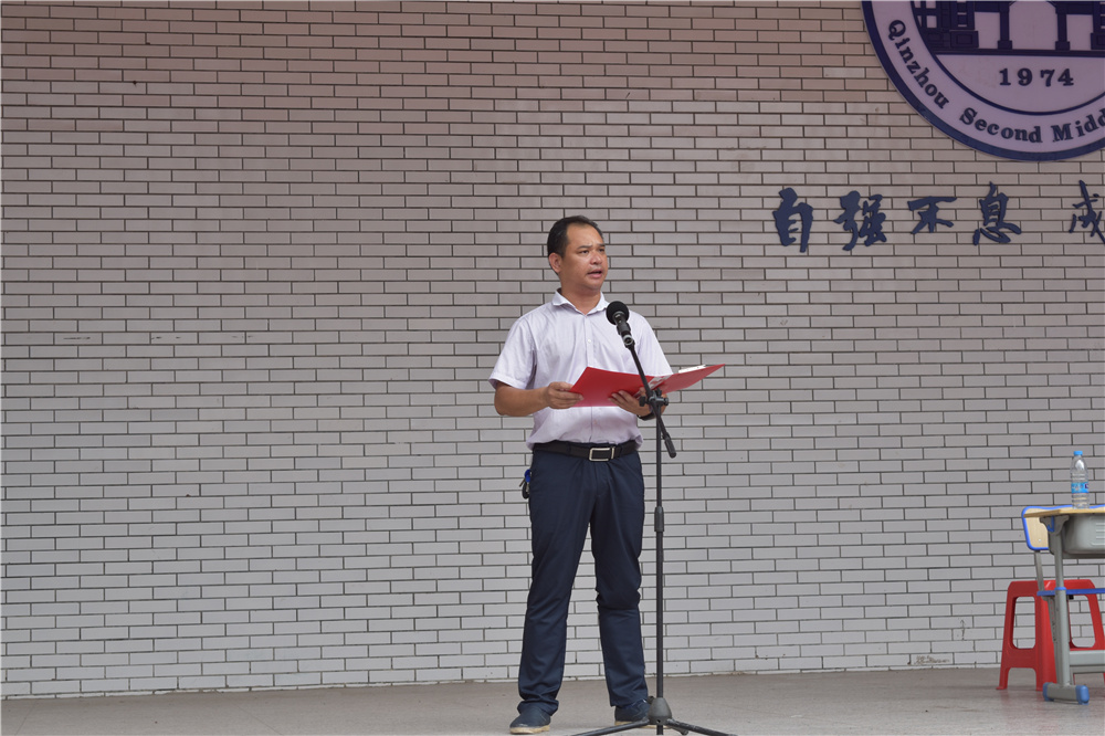 军训历练展成果,中学生活新起点