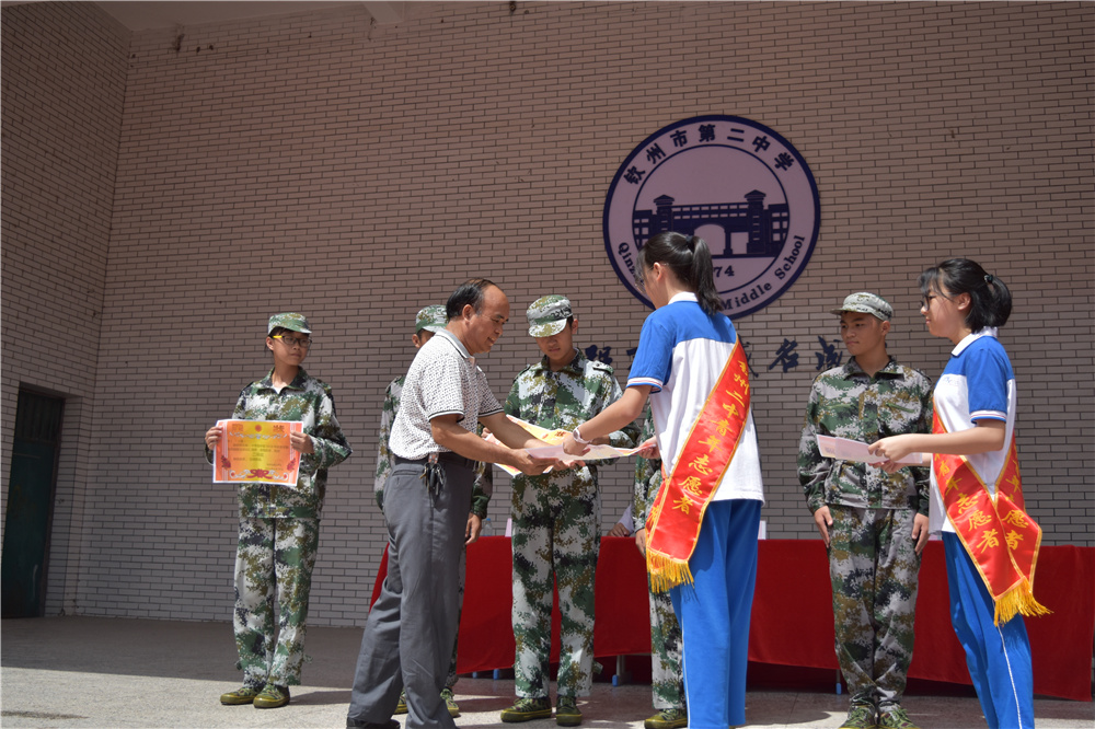 军训历练展成果,中学生活新起点