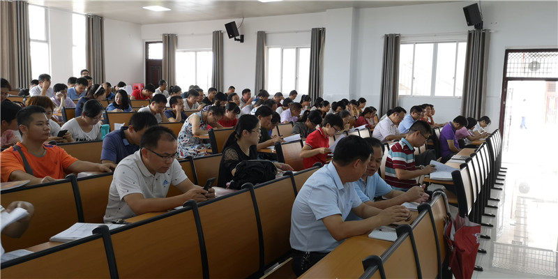 新学期,新起点——钦州二中召开2018年秋季学期班主任工作布置会议