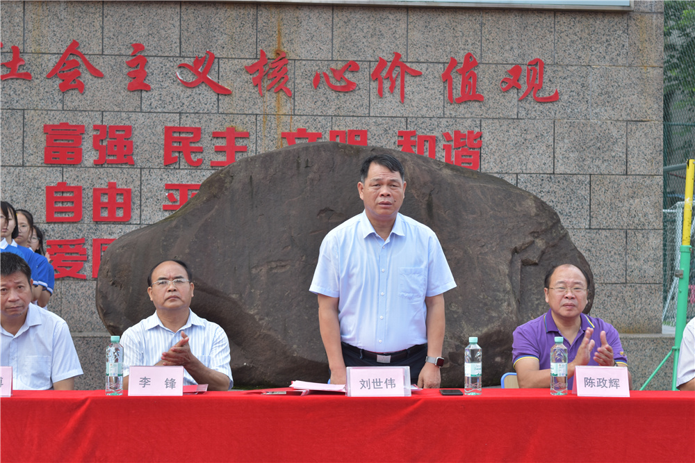 吹响号角,承载梦想——钦州市第二中学初中部2018年秋季学期开学典礼隆重举行