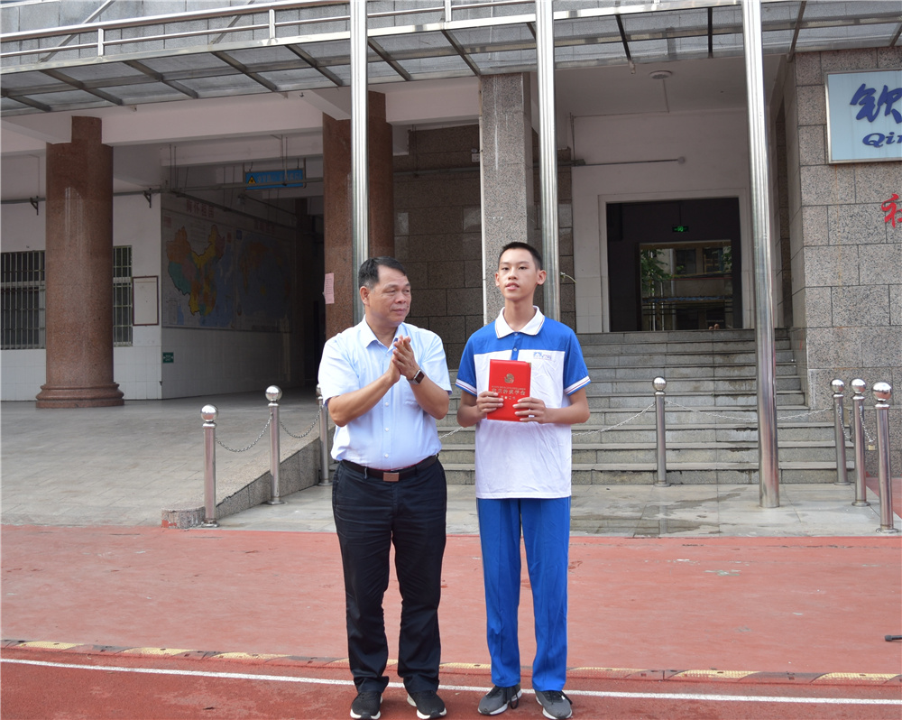 吹响号角,承载梦想——钦州市第二中学初中部2018年秋季学期开学典礼隆重举行