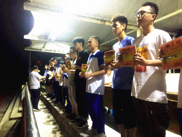 脚踏实地,静待花开 ——高三年级第一次月考分析会