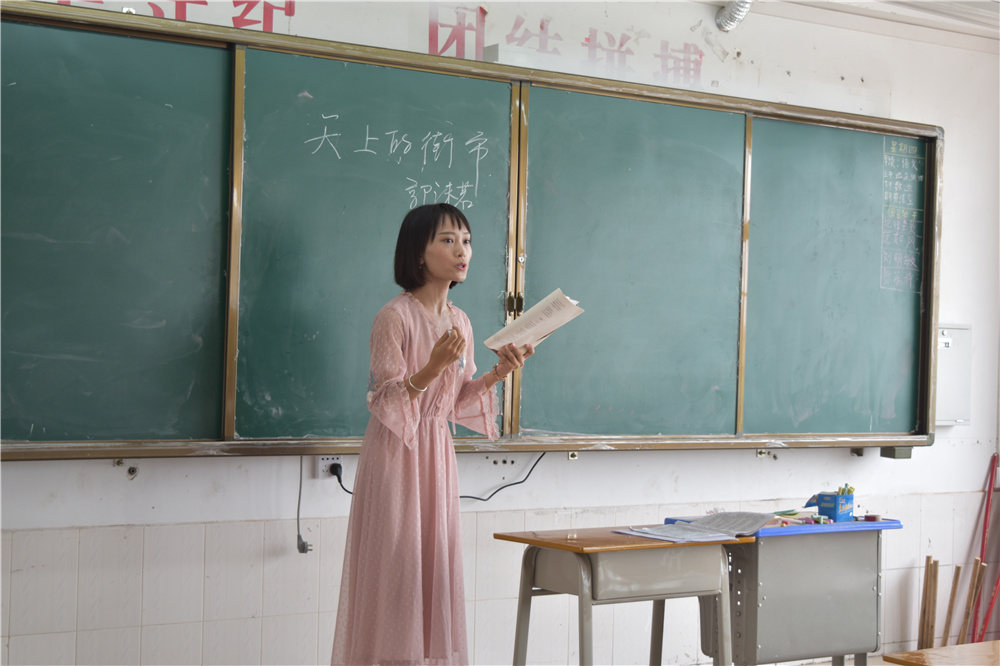 以赛促学,以赛促教——“2018年秋季学期市直中学(初中组)教学技能比赛”在我校初中部进行。