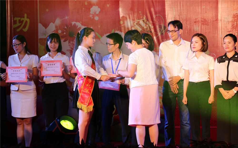 ʦʦ,ʦ ݶн¡ؾףȫ34ʦڱ