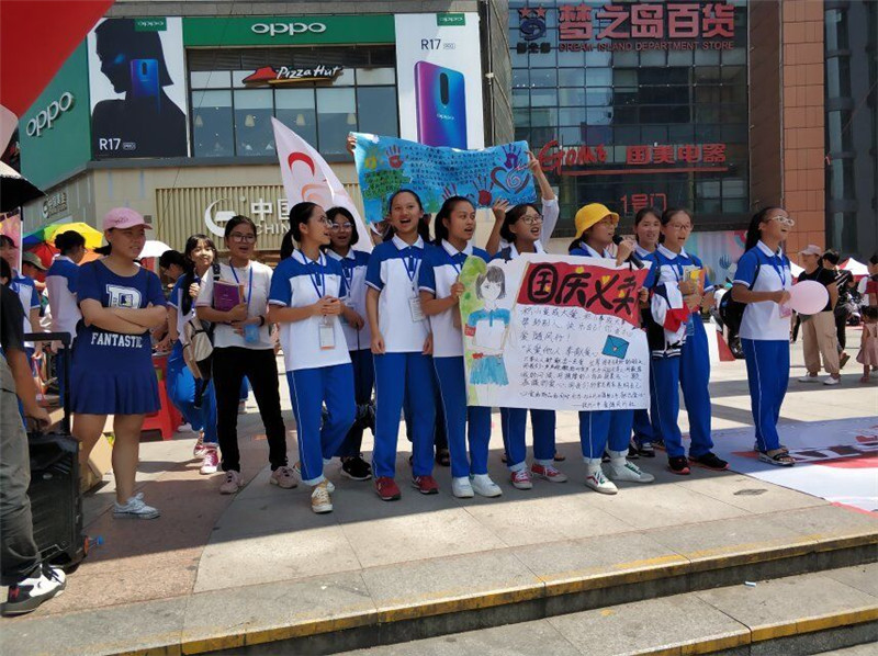 你我同心,与爱同行 ———钦州二中团委“爱随风行”社国庆义卖活动纪实