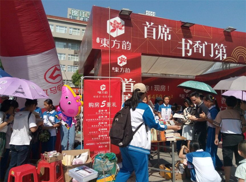 你我同心,与爱同行 ———钦州二中团委“爱随风行”社国庆义卖活动纪实