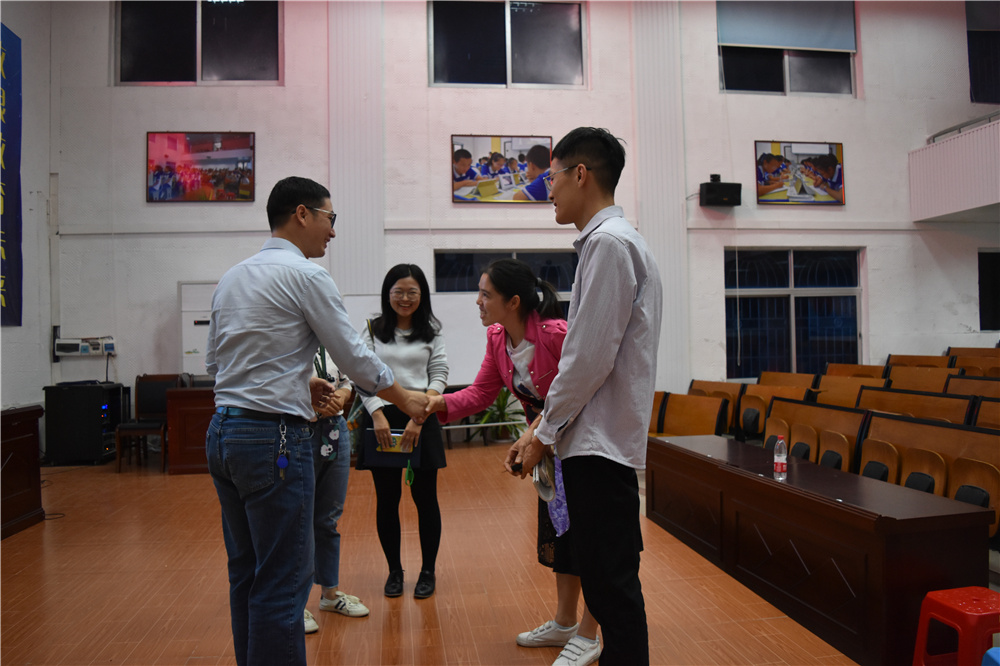 走进自然,寻找快乐——中国生态学学会科普工作委员会副秘书长罗应华博士到我校讲学!