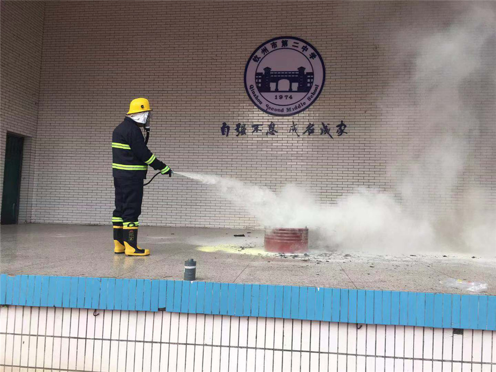 珍爱生命,防患于未“燃”——钦州二中初中部开展消防安全演练