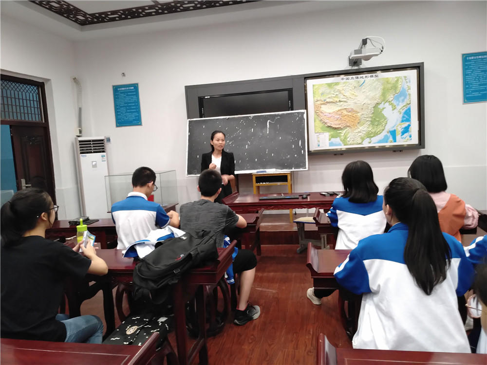 诵读中华经典,弘扬优秀文化——我校朗诵团在钦州市校园中华经典诵读大赛中斩获佳绩