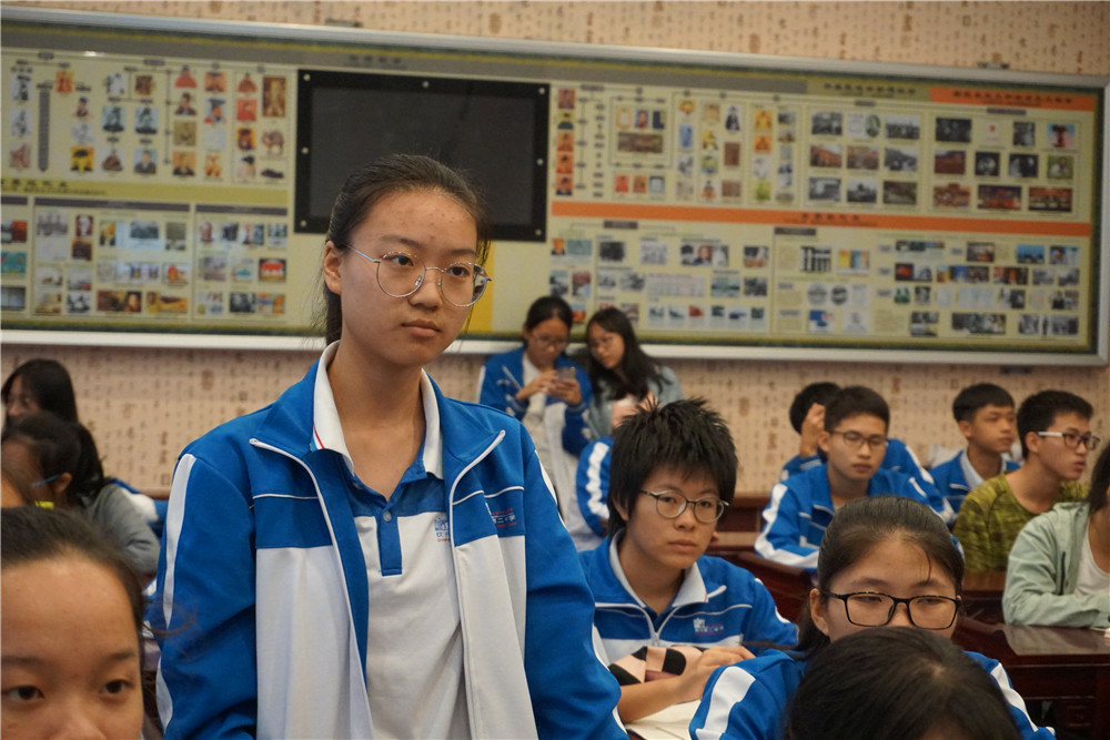 品味书香,传承经典——钦州二中团委开展学生社团读书沙龙活动