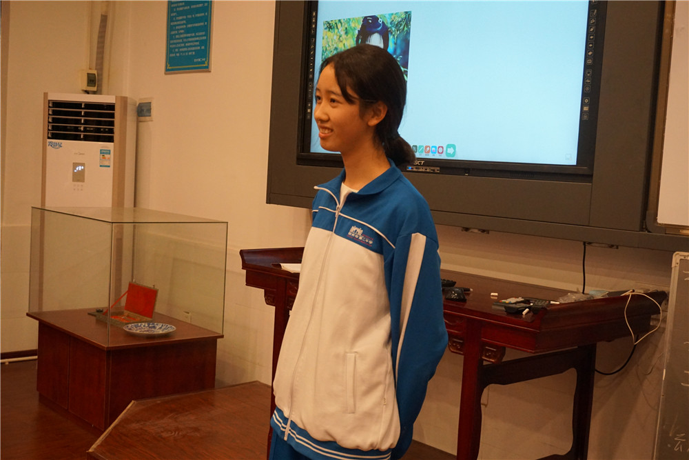 品味书香,传承经典——钦州二中团委开展学生社团读书沙龙活动