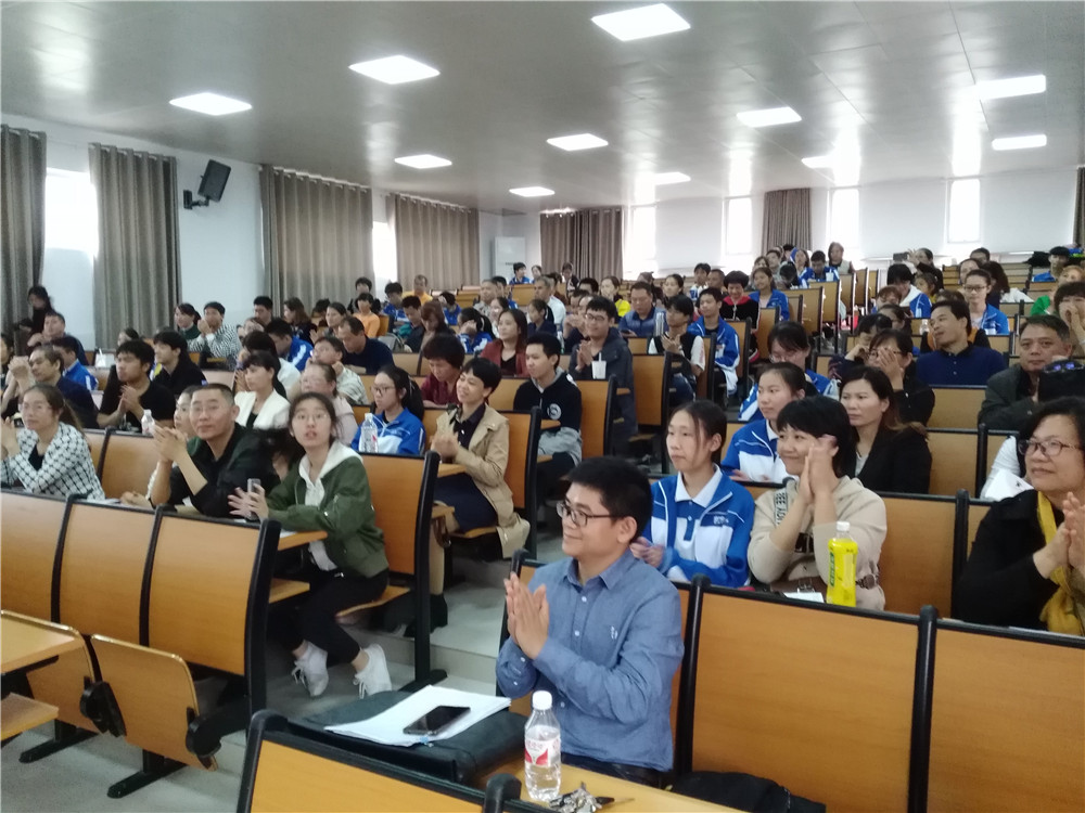 家校共育,共同成长——钦州二中召开高一、高二年级家长会