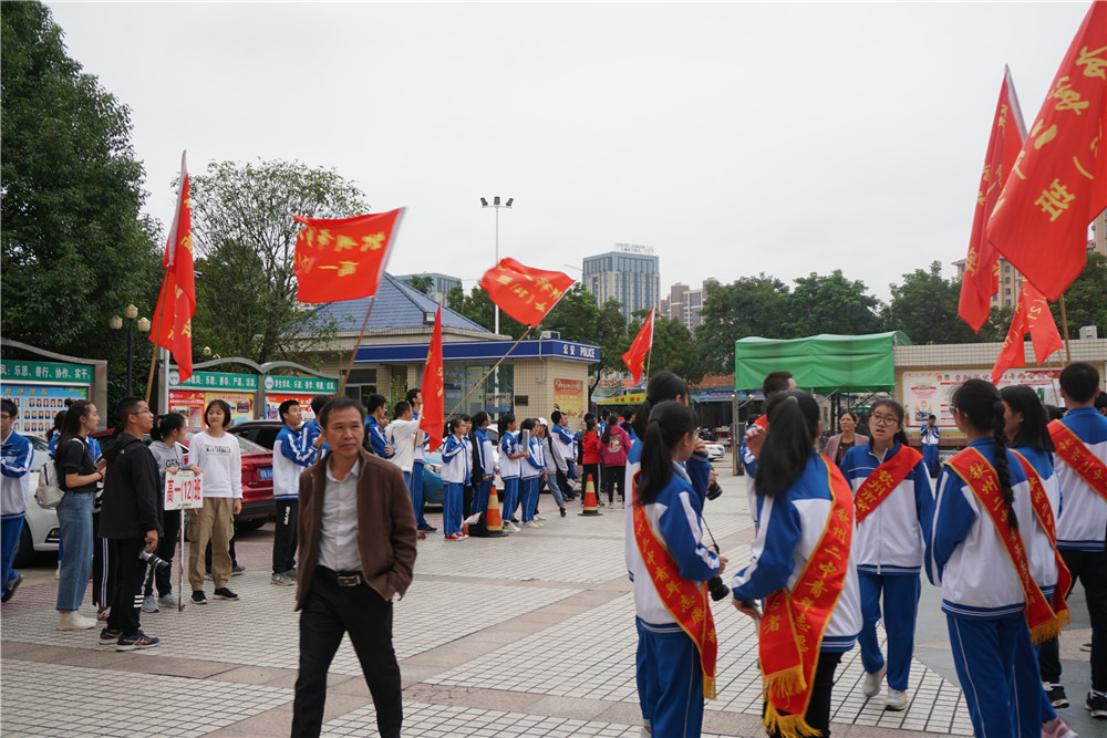 家校共育,共同成长——钦州二中召开高一、高二年级家长会