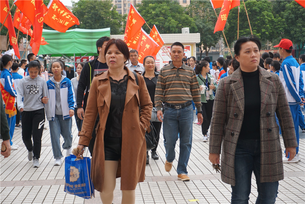 家校共育,共同成长——钦州二中召开高一、高二年级家长会