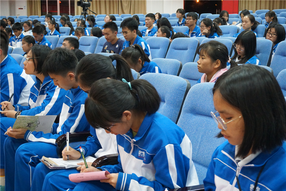 打造品牌社团,服务学校发展——钦州二中团委召开学生社团工作会议