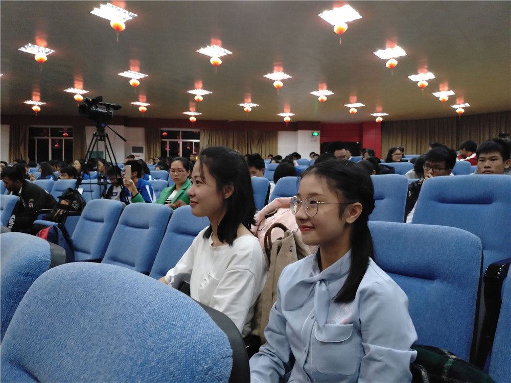 承英雄之风骨,扬青云之远志——钦州二中选手勇揽市“弘扬刘冯精神,继承爱国传统”演讲比赛高中组总决赛前三名