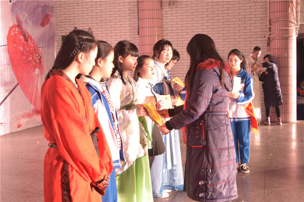 演读百家经典,绽放二中风采!——钦州二中初中部第二届中华经典诵读暨首届课本剧大赛决赛