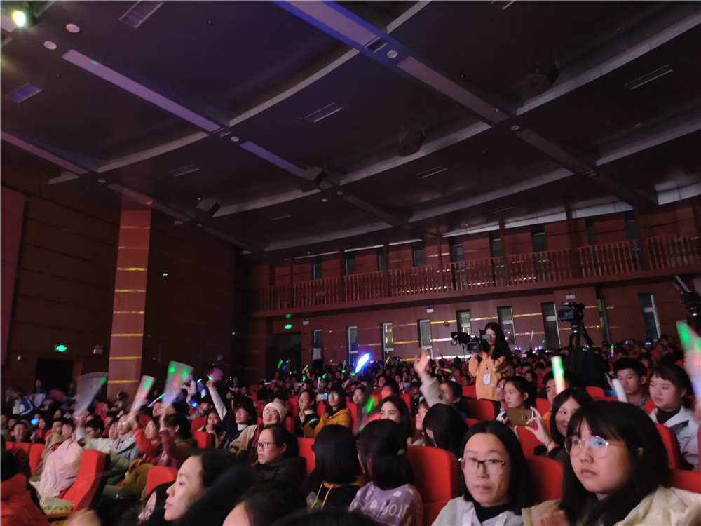 唱响好声音,拥抱新时代——钦州二中隆重举行第五届“二中好声音”校园歌手大赛总决赛