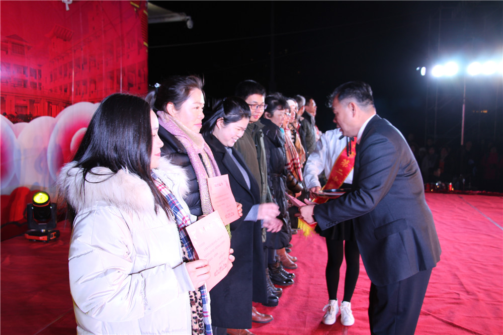 欢庆声中一岁除,歌风送暖伴诗书 ——钦州二中举办建校44周年校庆体育文化艺术节闭幕式暨2019年元旦晚会