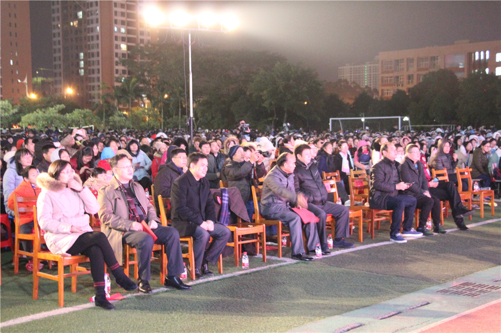 欢庆声中一岁除,歌风送暖伴诗书 ——钦州二中举办建校44周年校庆体育文化艺术节闭幕式暨2019年元旦晚会