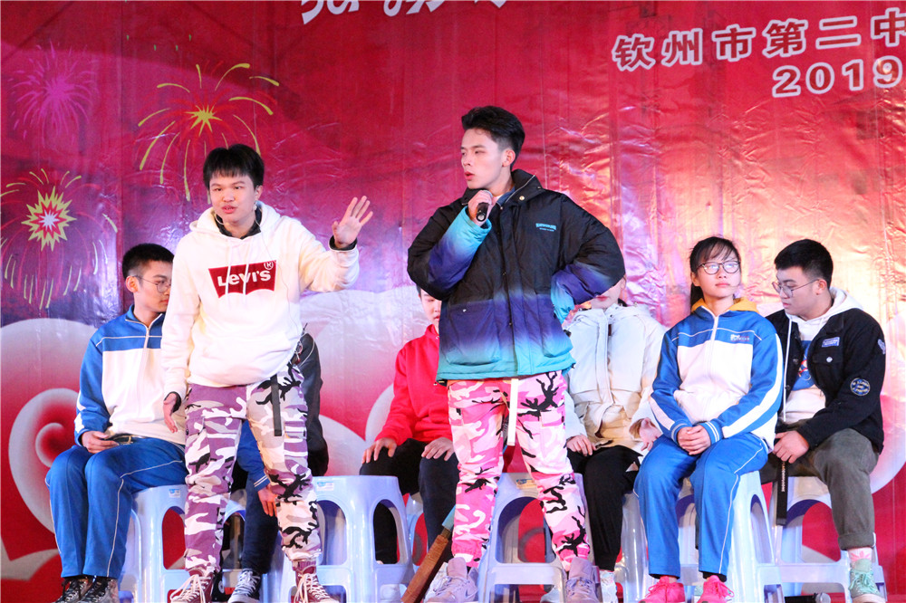 欢庆声中一岁除,歌风送暖伴诗书 ——钦州二中举办建校44周年校庆体育文化艺术节闭幕式暨2019年元旦晚会