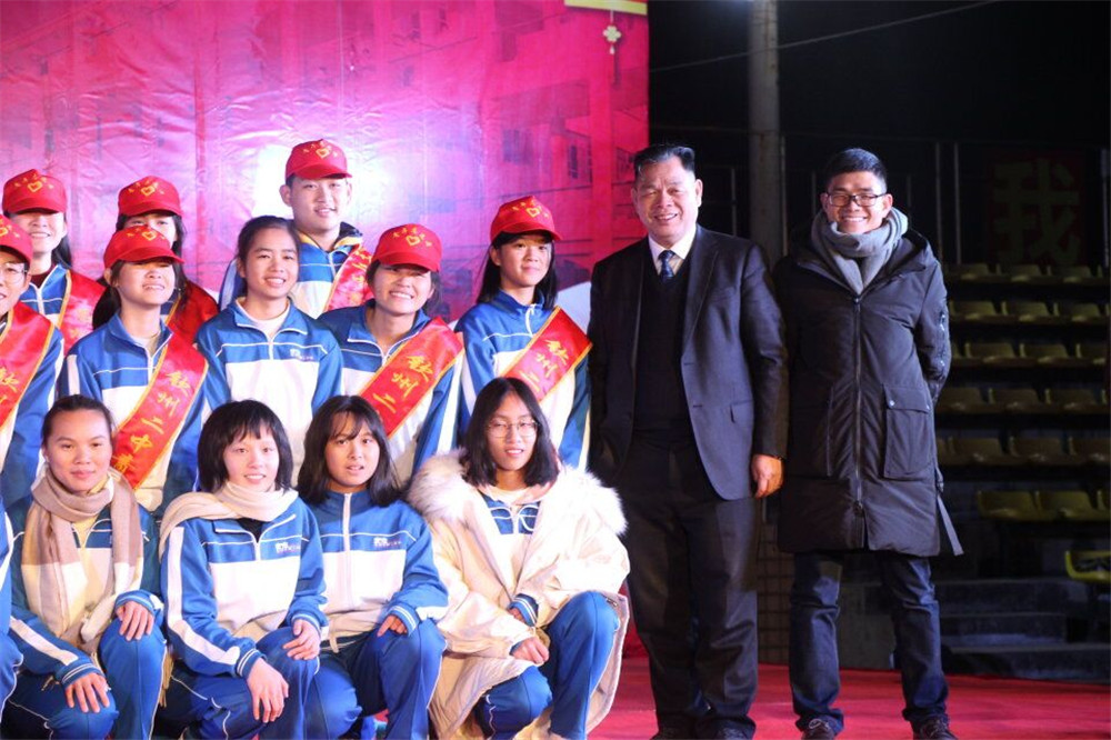 欢庆声中一岁除,歌风送暖伴诗书 ——钦州二中举办建校44周年校庆体育文化艺术节闭幕式暨2019年元旦晚会