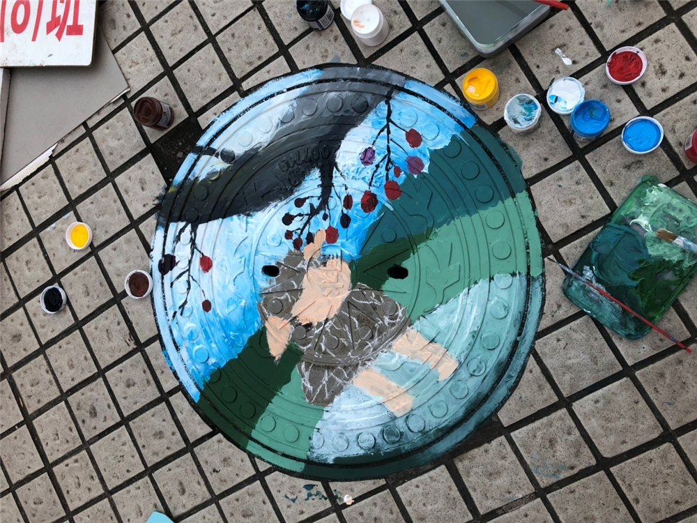 笔墨丹青迎华诞,旧井新颜贺良辰——钦州二中第一届井盖创意绘画比赛成功举办