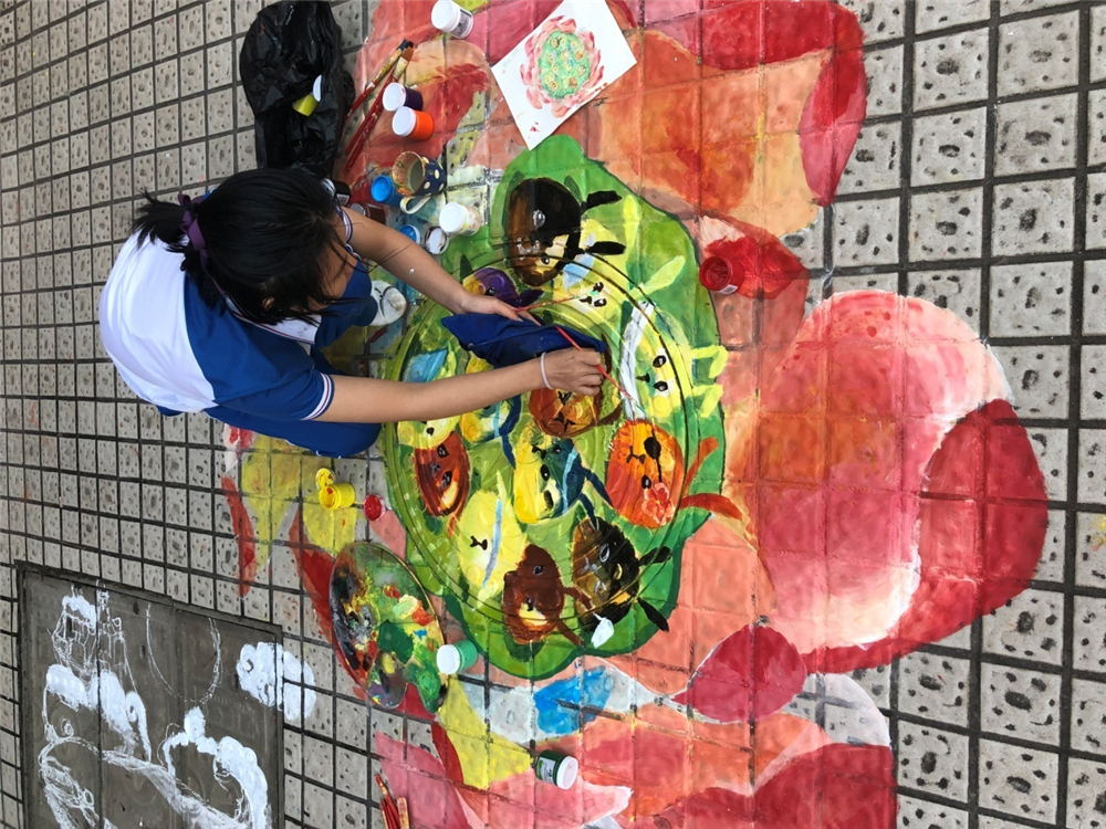 笔墨丹青迎华诞,旧井新颜贺良辰——钦州二中第一届井盖创意绘画比赛成功举办