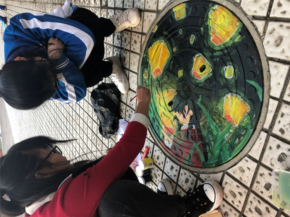 笔墨丹青迎华诞,旧井新颜贺良辰——钦州二中第一届井盖创意绘画比赛成功举办