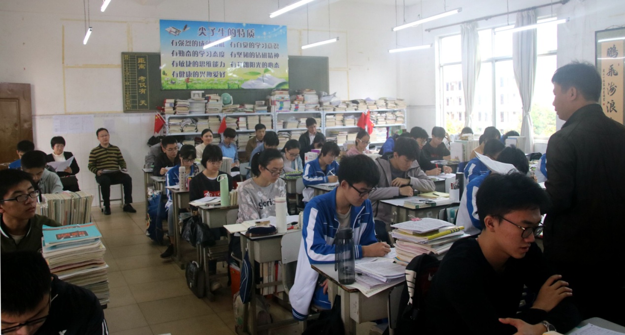 众志成城,助力2019年高考 ——钦州市教科所领导和教研员莅临我校检查指导工作