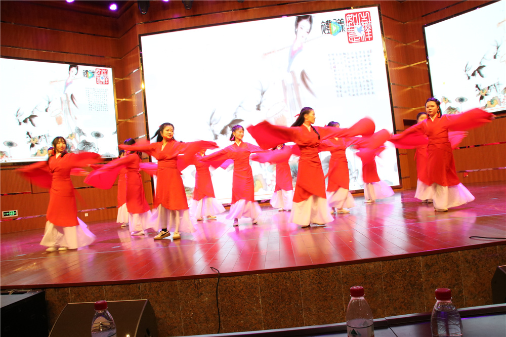 Ƕ׷ˡݶнף2019ꡰ3.8ʸŮ