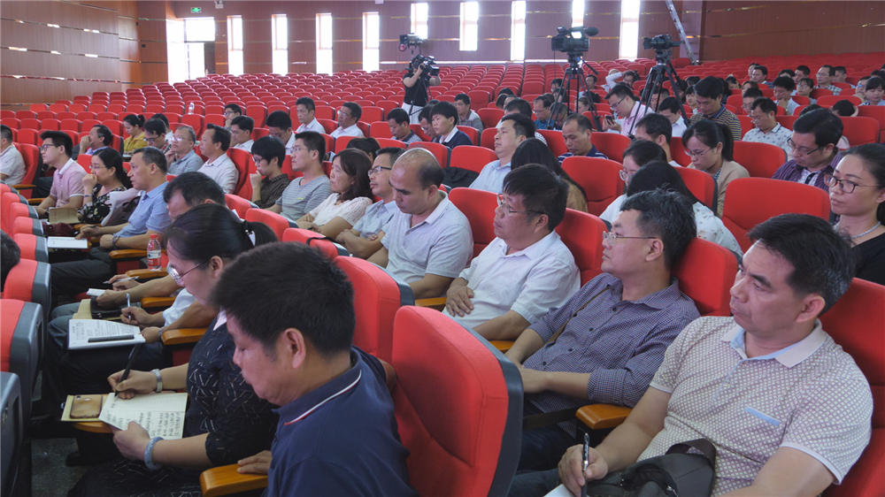 未雨绸缪,迎接新高考——钦州市教育系统新高考改革高端论坛在钦州二中举行