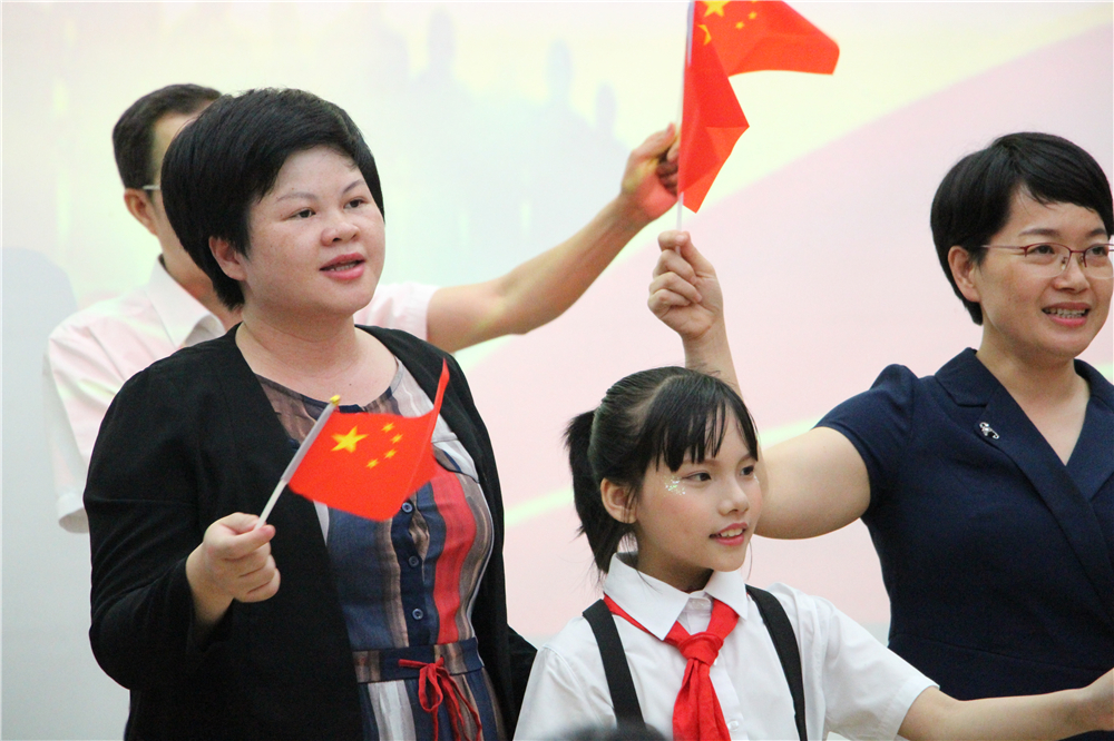 青春心向党,建功新时代——钦州二中教育集团团员参加钦州市直教育系统纪念五四运动100周年主题团日教育活动暨入团仪式