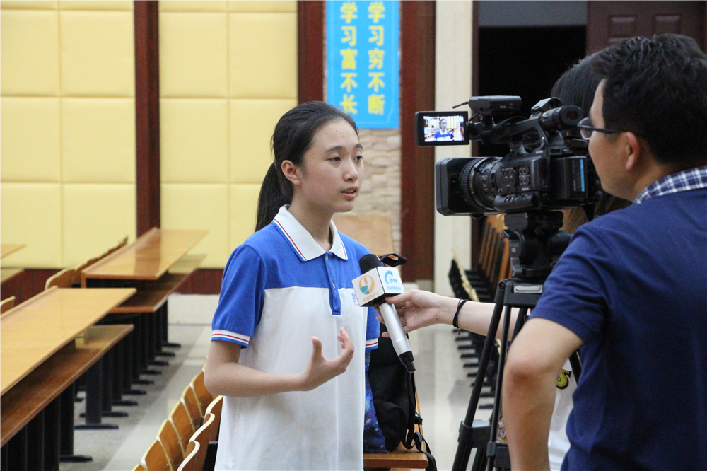 青春心向党,建功新时代——钦州二中教育集团团员参加钦州市直教育系统纪念五四运动100周年主题团日教育活动暨入团仪式