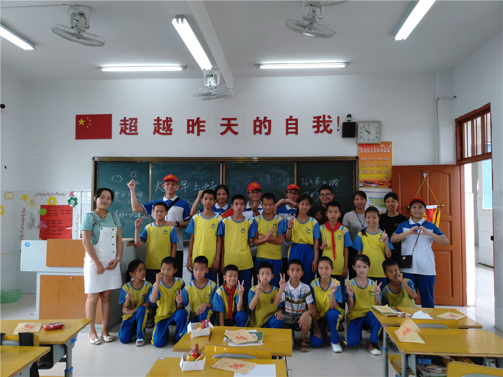 用真情传递温暖,以服务树立榜样 ——钦州二中志愿者到钦南区特殊教育学校开展爱心志愿服务活动