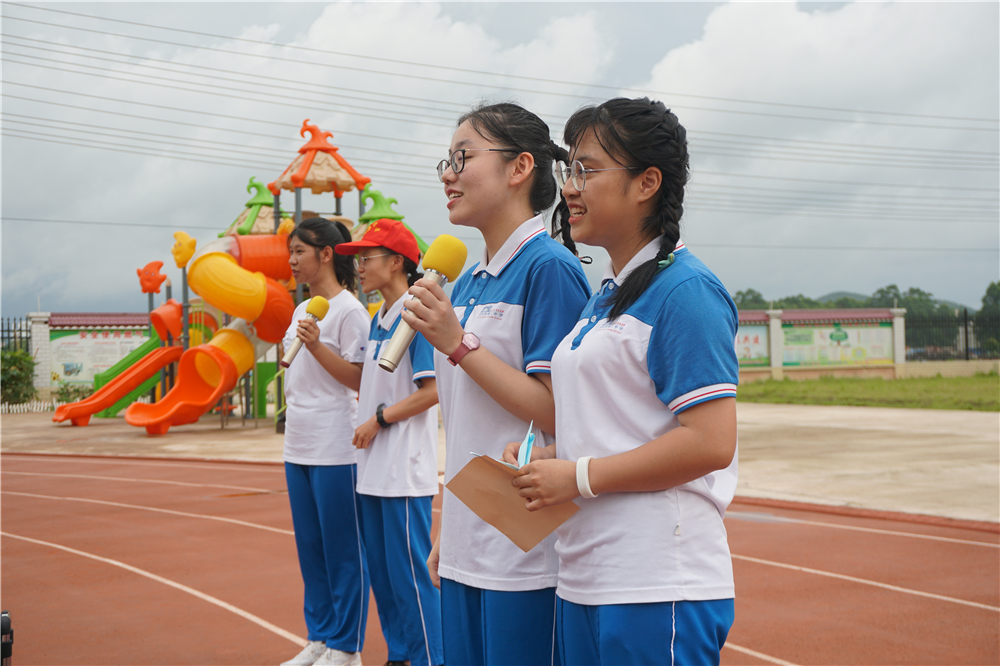 用真情传递温暖,以服务树立榜样 ——钦州二中志愿者到钦南区特殊教育学校开展爱心志愿服务活动