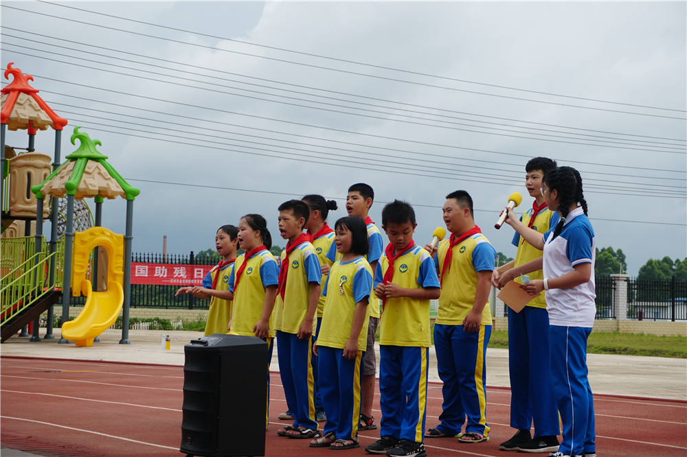 用真情传递温暖,以服务树立榜样 ——钦州二中志愿者到钦南区特殊教育学校开展爱心志愿服务活动