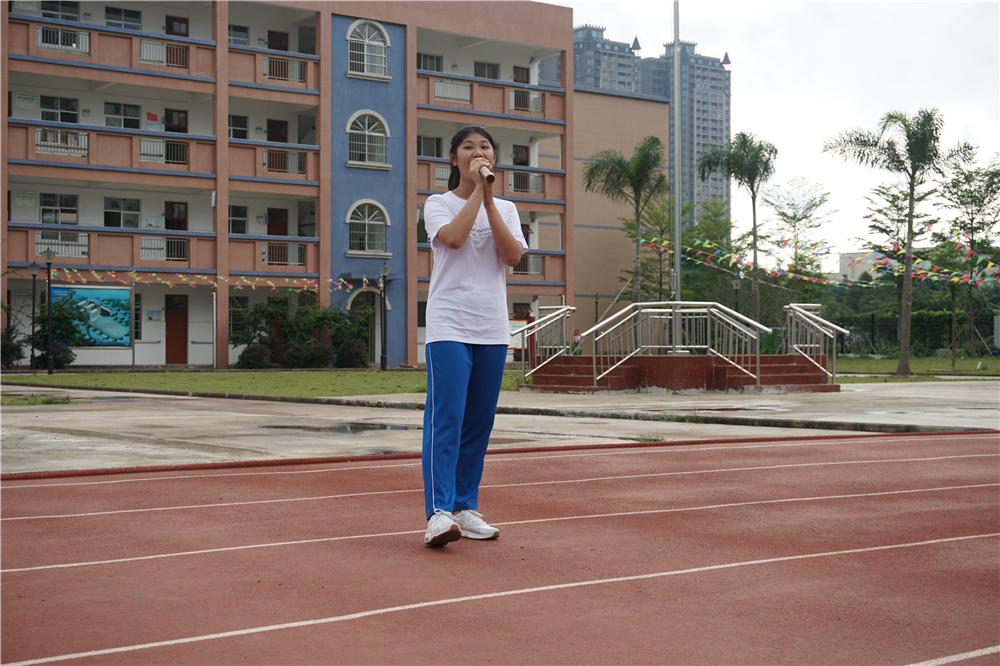 用真情传递温暖,以服务树立榜样 ——钦州二中志愿者到钦南区特殊教育学校开展爱心志愿服务活动