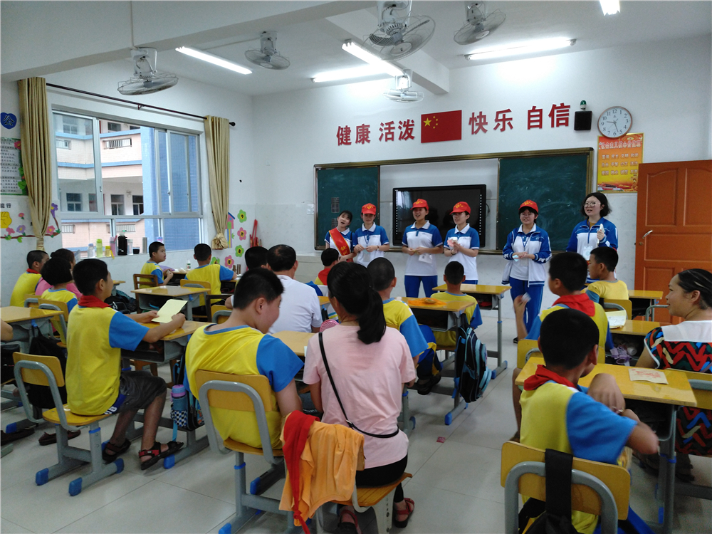 用真情传递温暖,以服务树立榜样 ——钦州二中志愿者到钦南区特殊教育学校开展爱心志愿服务活动