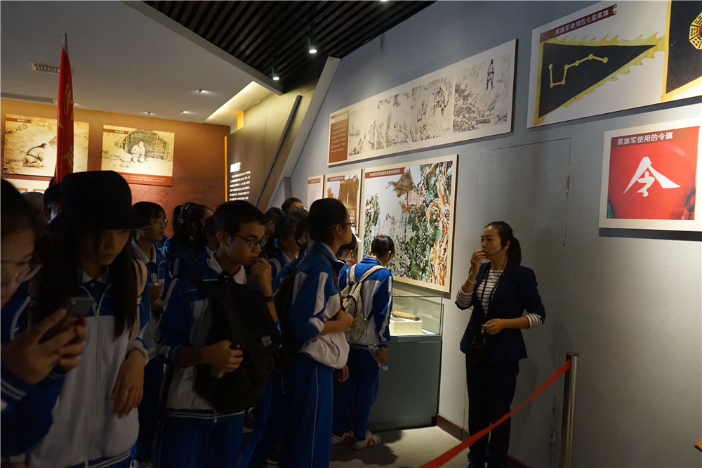 参观英雄故居,汲取奋斗动力------2019级“筑梦班”开启文化之旅