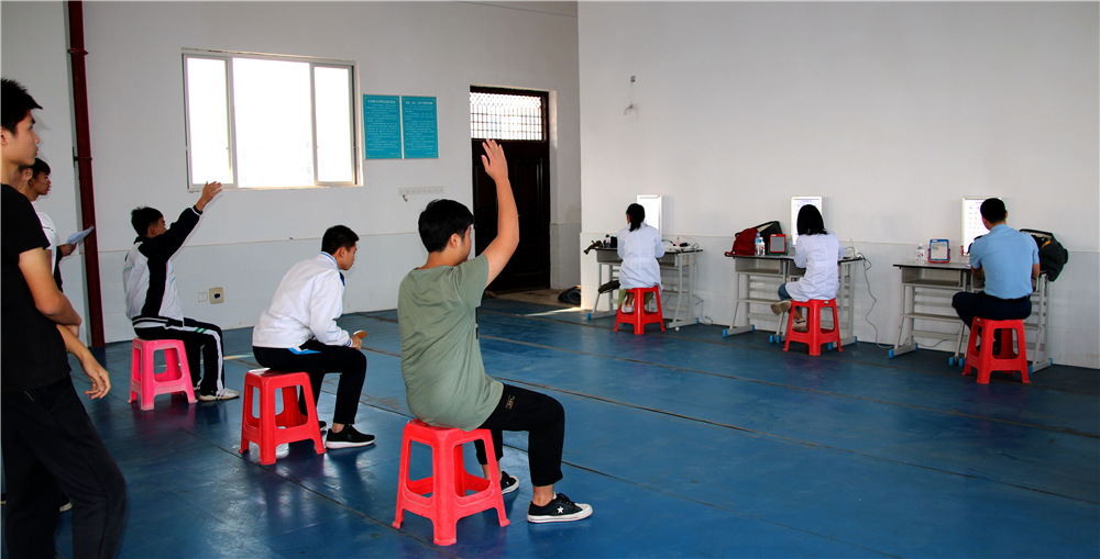 选择飞行、励志空天,投身军营、成就梦想 ——2020年度空军招飞选拔工作在我校顺利开展